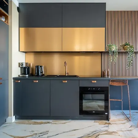 Golden Rose Apartment
