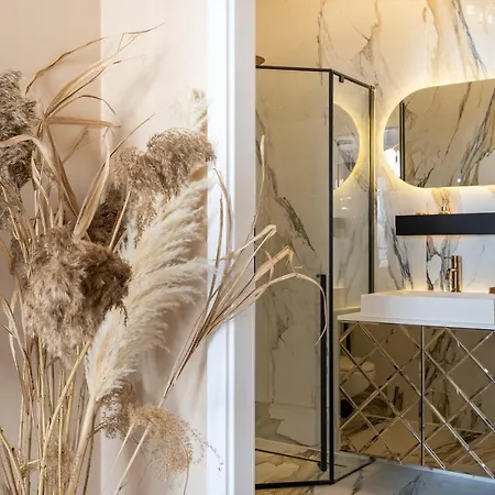 Golden Rose Apartment